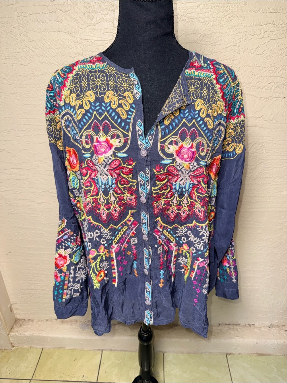 Johnny Was L Navy Cupra Rayon Embroidered Floral Blouse Boho Folk Art Button Up